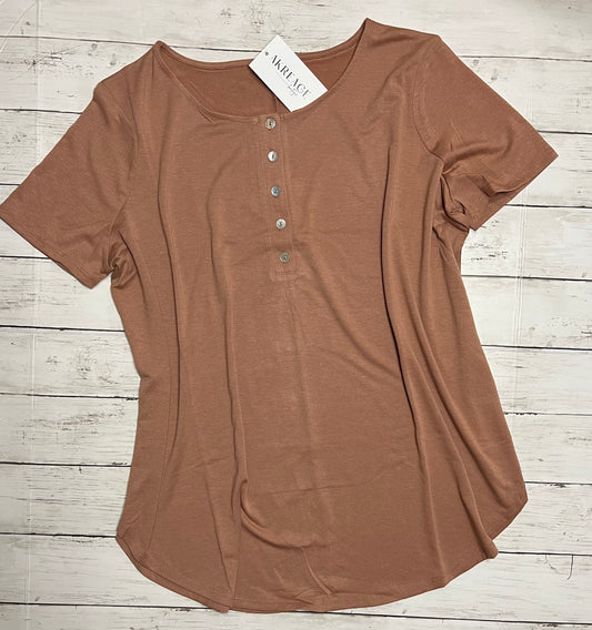 The Curvy Alana Short Sleeve Dolphin Hem Top